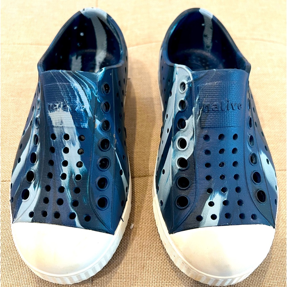 Native Shoes Jefferson Blue Marbled Toddler Size 9!